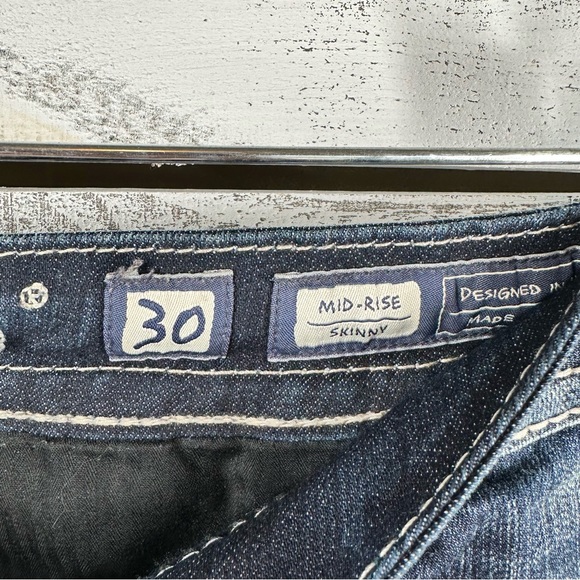 Miss Me Houndstooth Sparkle Flap Pocket Mid Rise Skinny Stonewashed Jeans - Picture 9 of 10